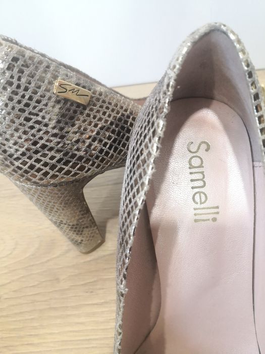 Stilettos da Samelli com padrão de cobra brilhante