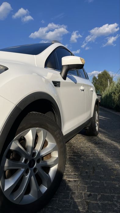 Продам білий кроссовер Ford Kuga