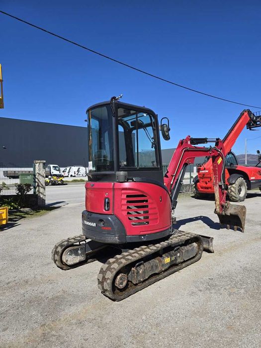 Escavadora/Mini-Giratória Yanmar Vio26