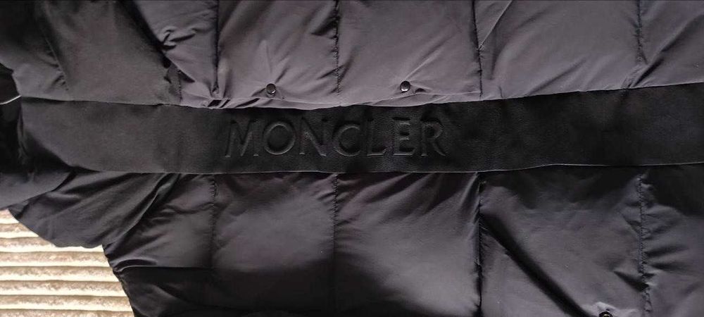 Зимова куртка Moncler (оригінал) Madeira Hooded Short Down Jacket