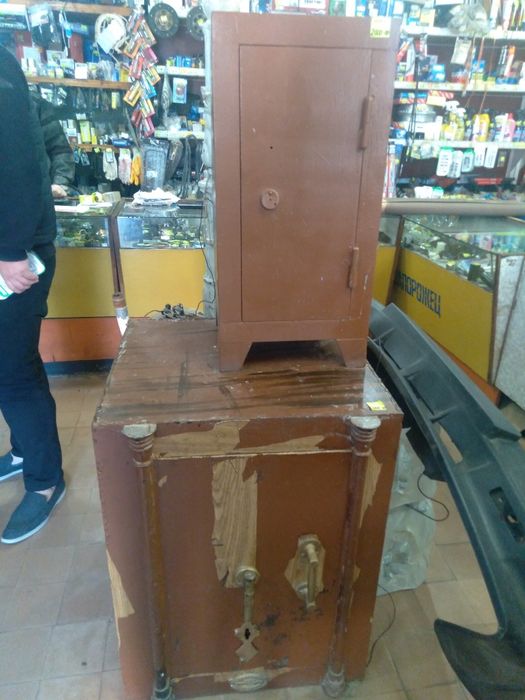 Продаю хорошые сейфы.