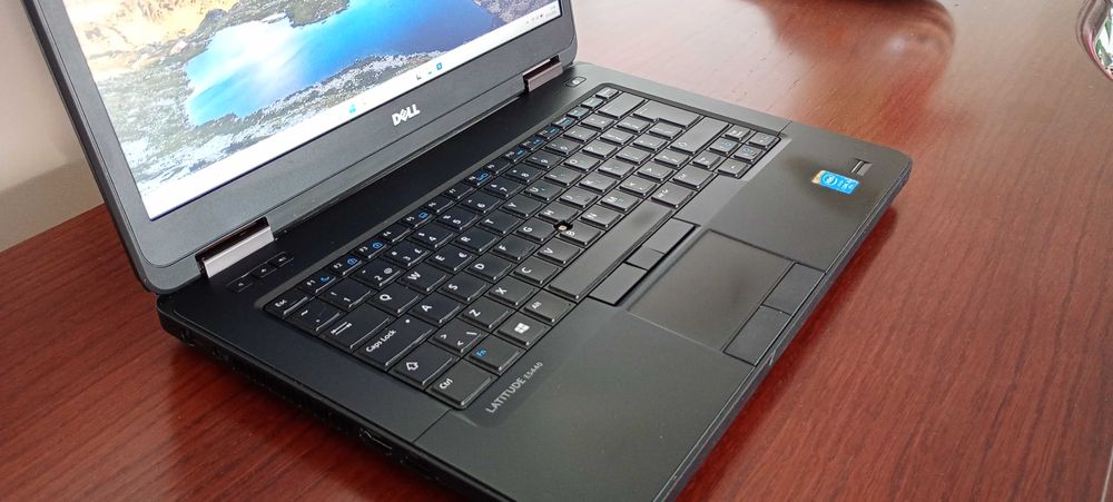Laptop DELL 4x2.6  8GB RAM SSD 240GB Windows 11 świeża instalacja