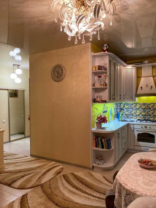 Продаж 2-кімнатної квартири вул. Небесної Сотні, 6