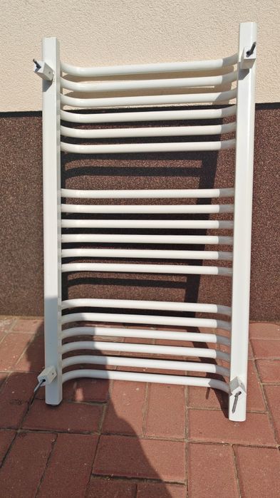 Grzejnik łazienkowy i dwupłytowy