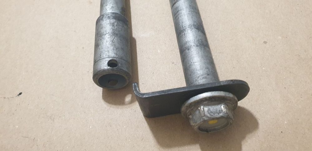 Вісь передня та задня Honda CBF600