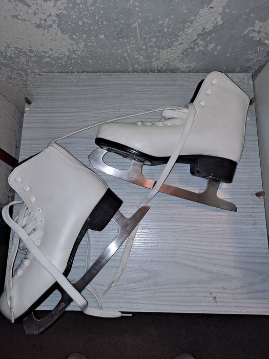 Łyżwy figurowe damskie