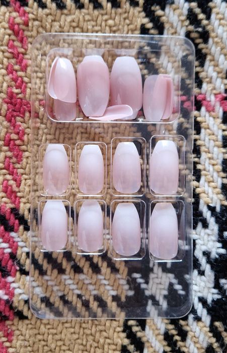 Unhas Postiças Press-On lisas ou estampadas pré-pintadas