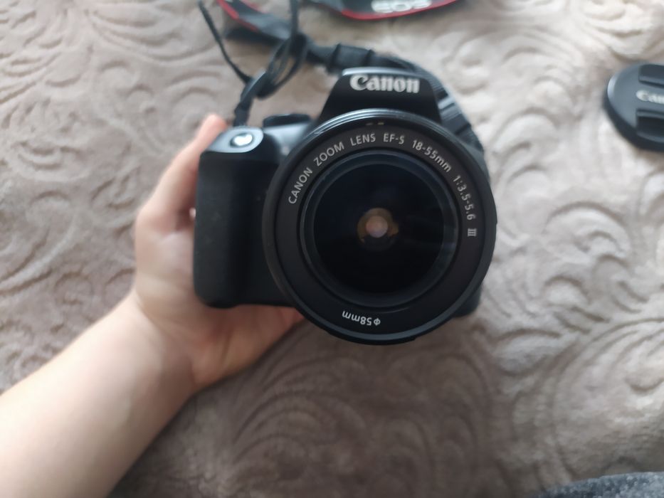 Фотоапарат Canon EOS 1300D в ідеальному стані