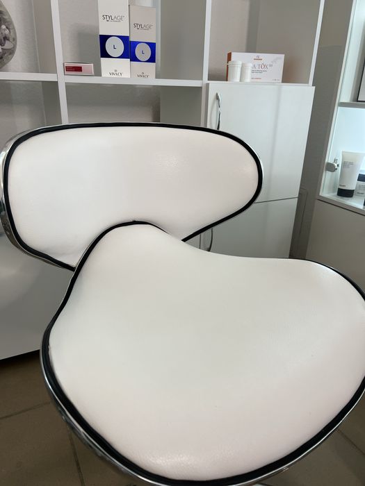 Стул косметологический белый