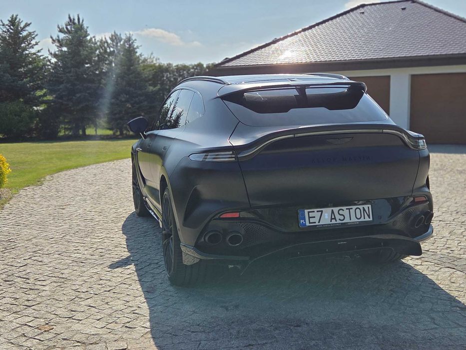 Aston Martin DBX 707