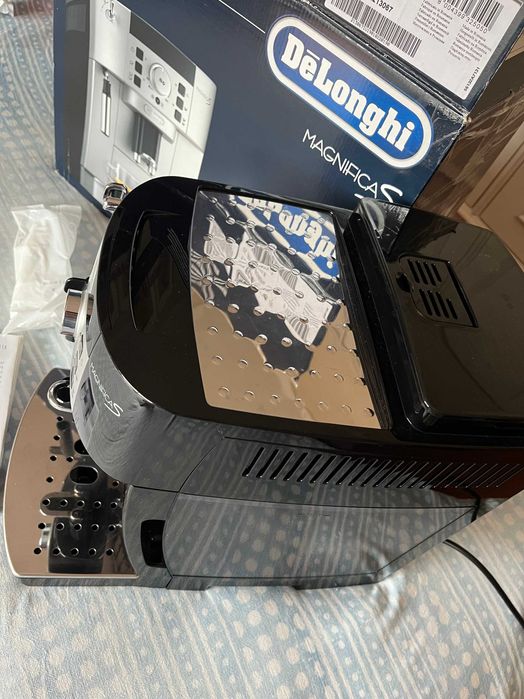 Máquina de Café DeLonghi  Magnifica S Preta