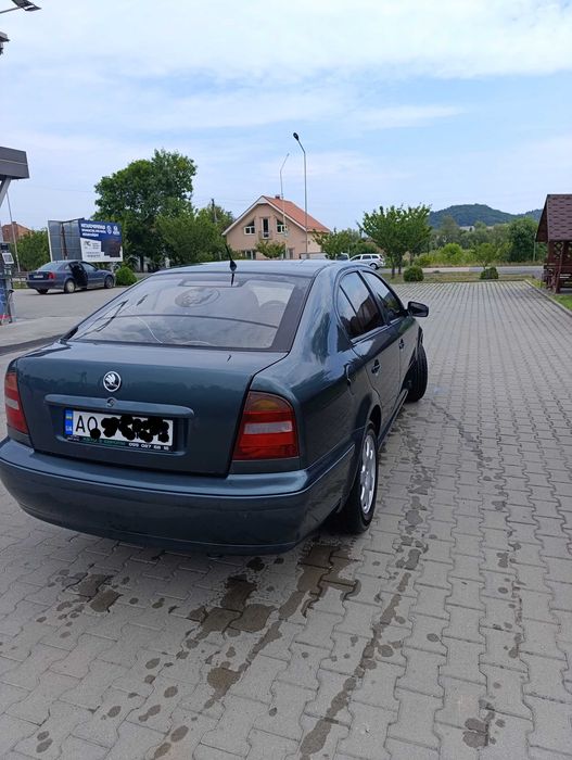 Продам автомобіль Шкода Тур