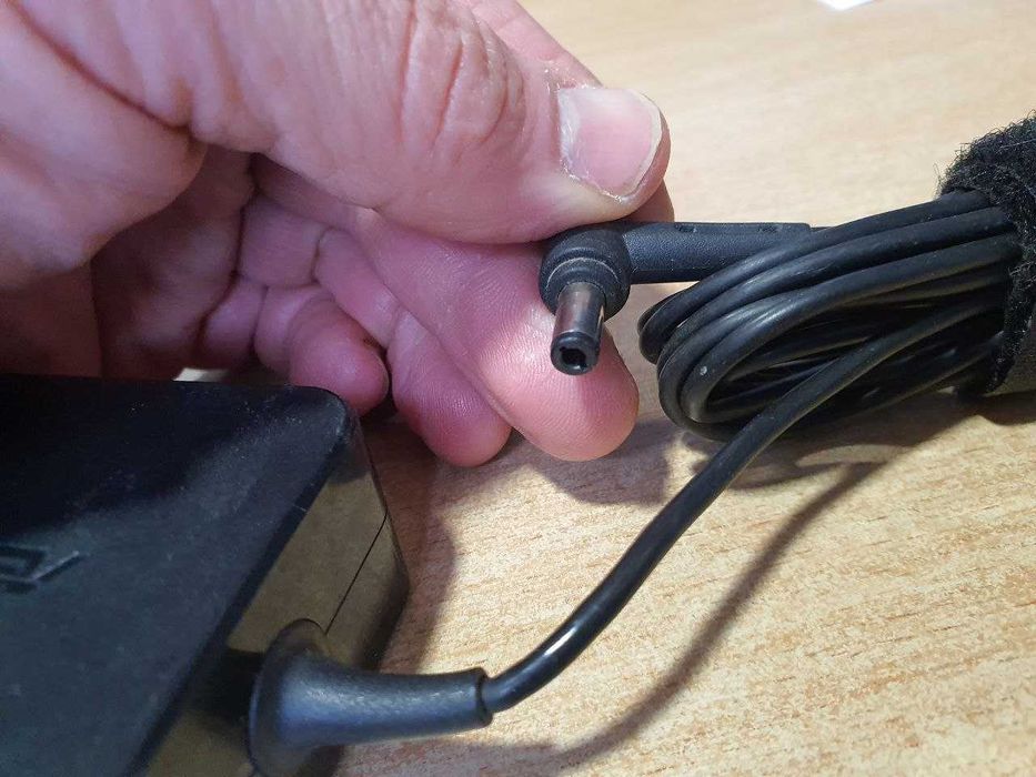 Зарядное ноутбука ASUS 45 Вт нерабочее оригинал. 5.5x2.5