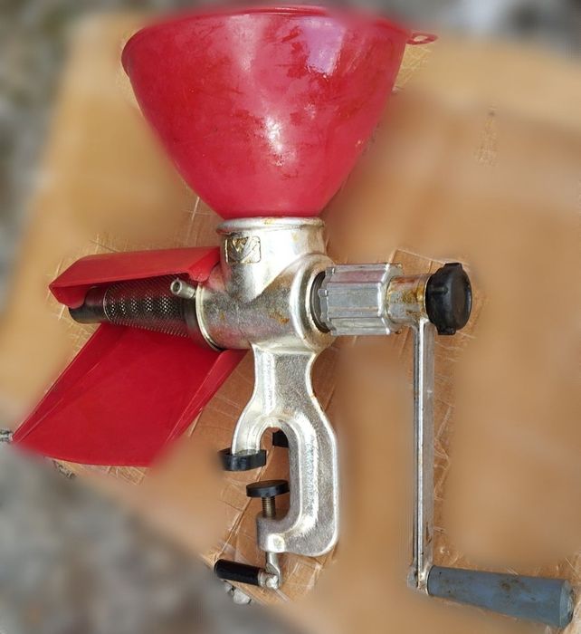 Соковижималка чавунна для томатів Мотор Січ НОВА