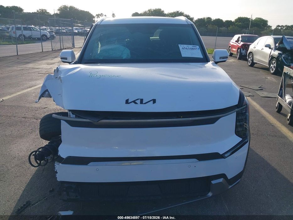 В дорозі на розбірку Kia EV9 wind