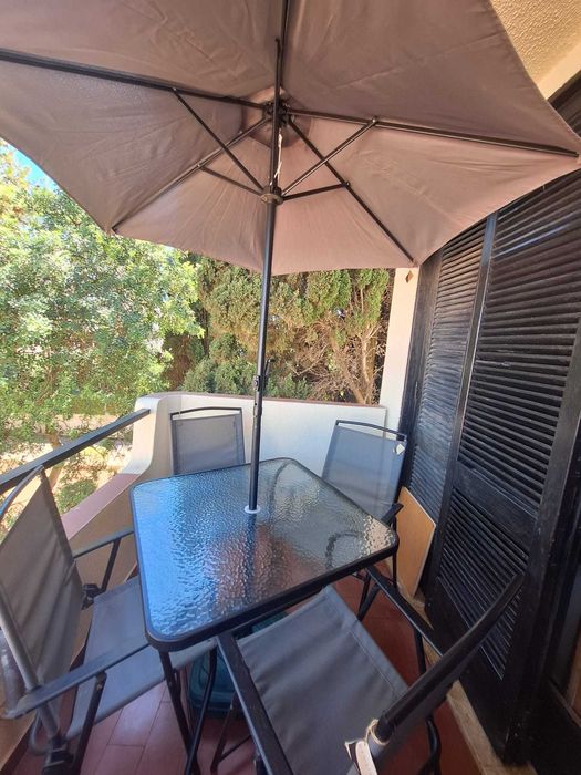 Conjunto mesa e cadeiras