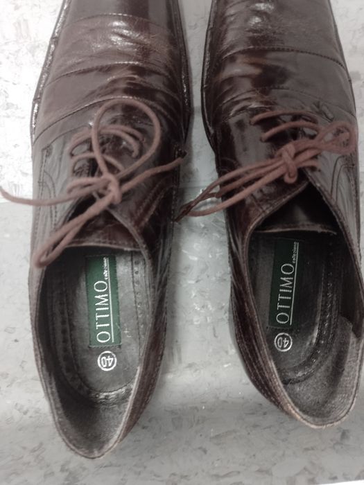 Sprzedam buty męskie rozmiar 40.