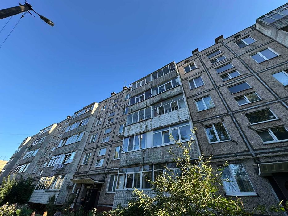 Продаж затишної 2 кімн кв-ри по вул Льотній, 11а навпроти маг. "Седам"