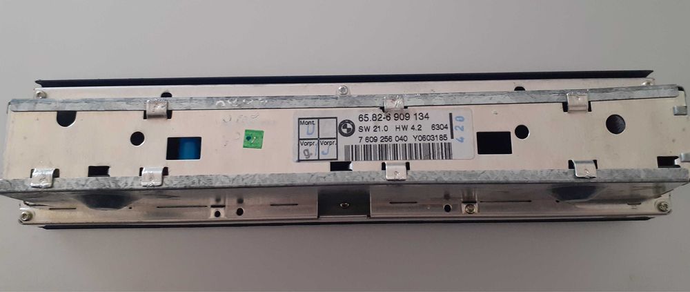 BMW X5  Radio original com os  pixel do display a 100%.