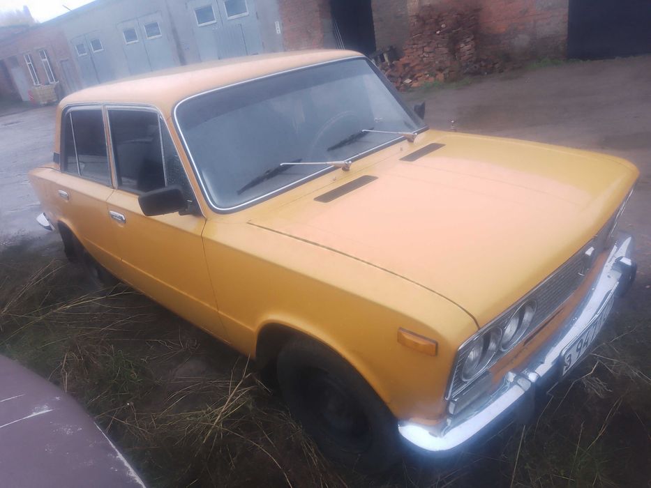 Автомобіль ВАЗ 2103