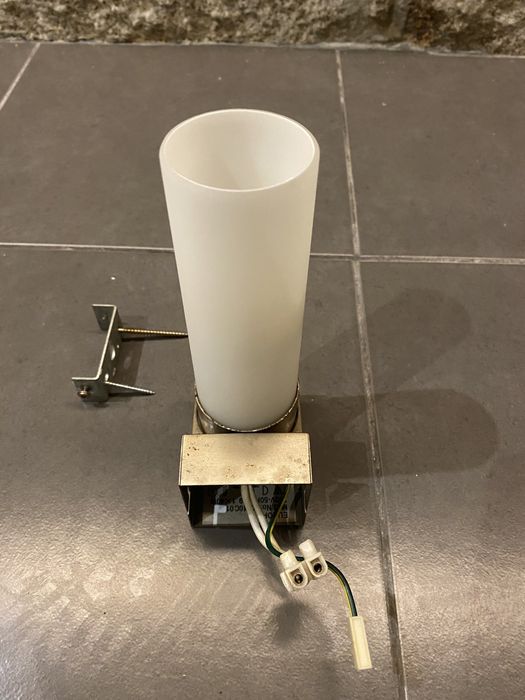 Dois candeeiros de parede