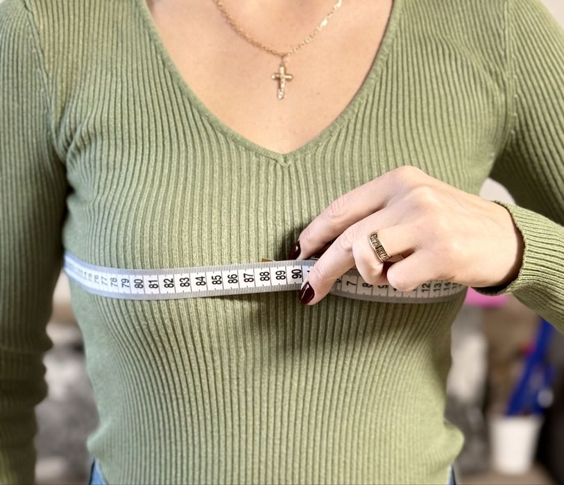 Кофта в рубчік з v- вирізом