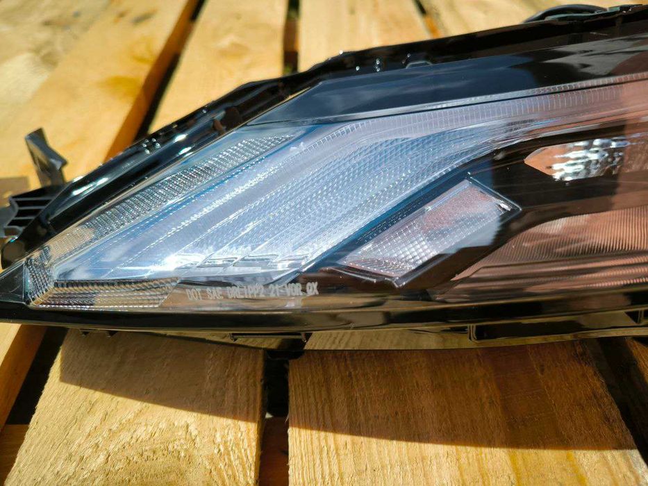 Фара права ліва на Nissan Rogue T33 дхо LED фари галоген USA