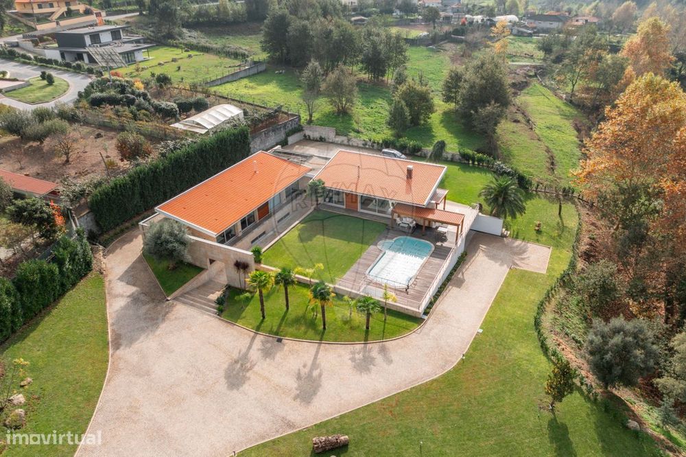 Moradia T4 para venda