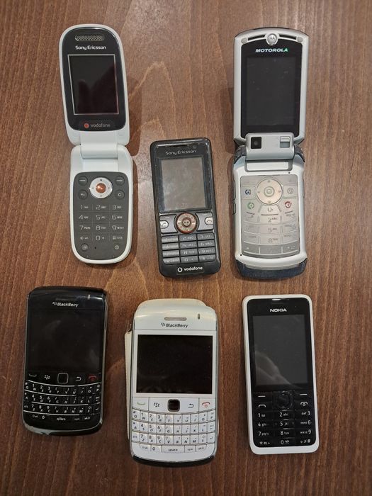 Telemóveis antigos iPhone e outras marcas