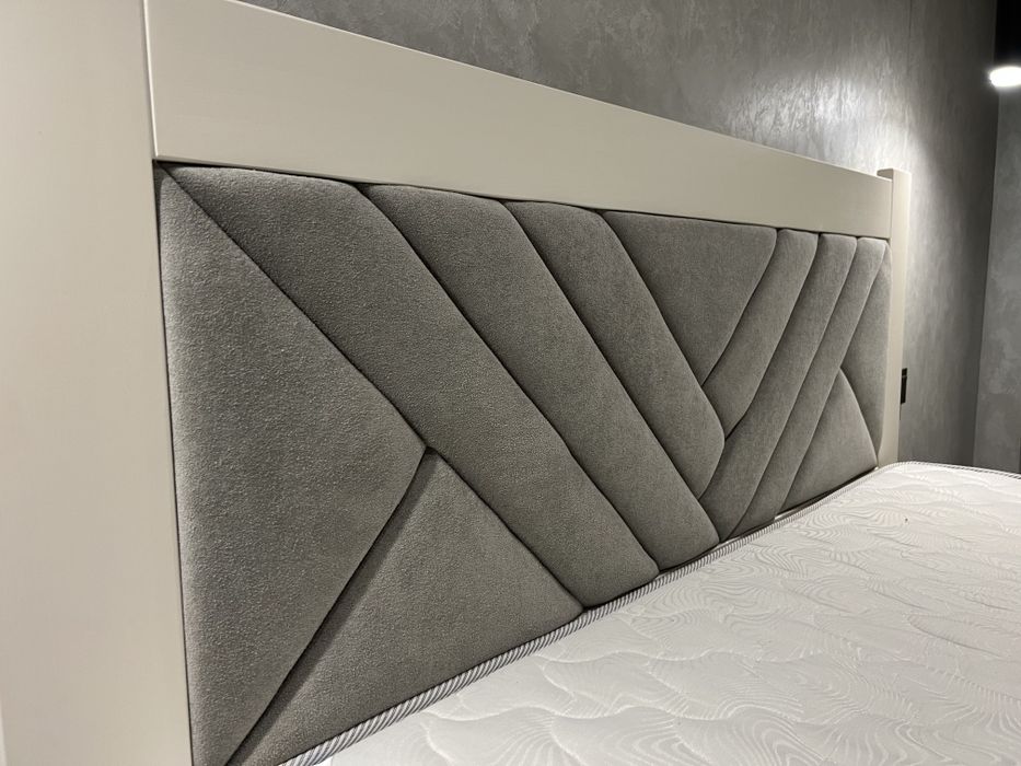 Ліжко 160*200 дерев'янне з м'яким ізголів'ям