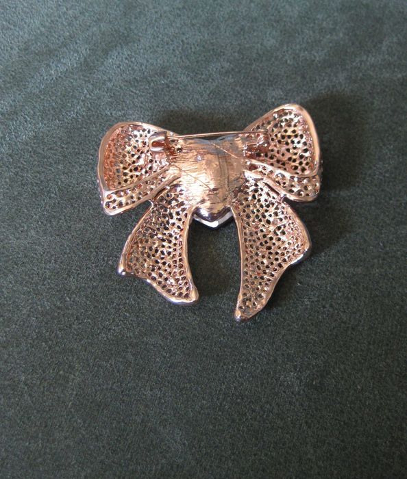 Alfinete / Broche / Pregadeir Laço c/ Coração Laranja NOVO