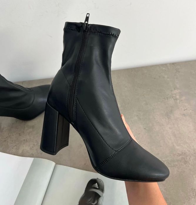 Черевики на каблуку