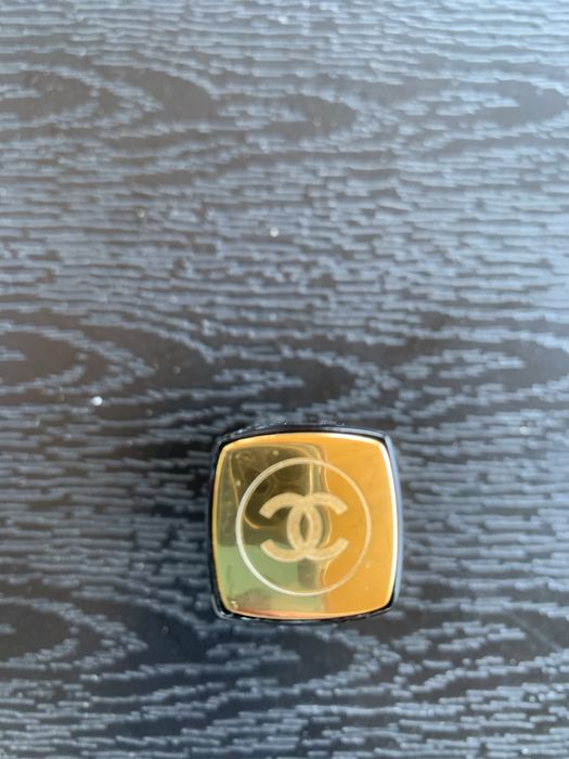 Pomadka Chanel.