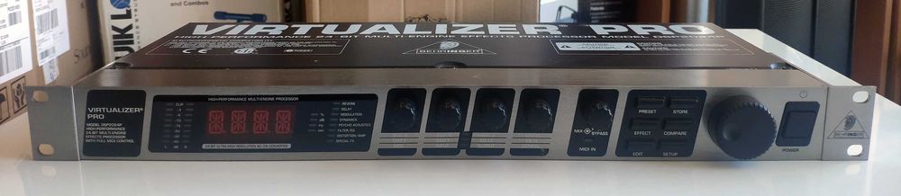 Behringer Virtualizer processador de efeitos