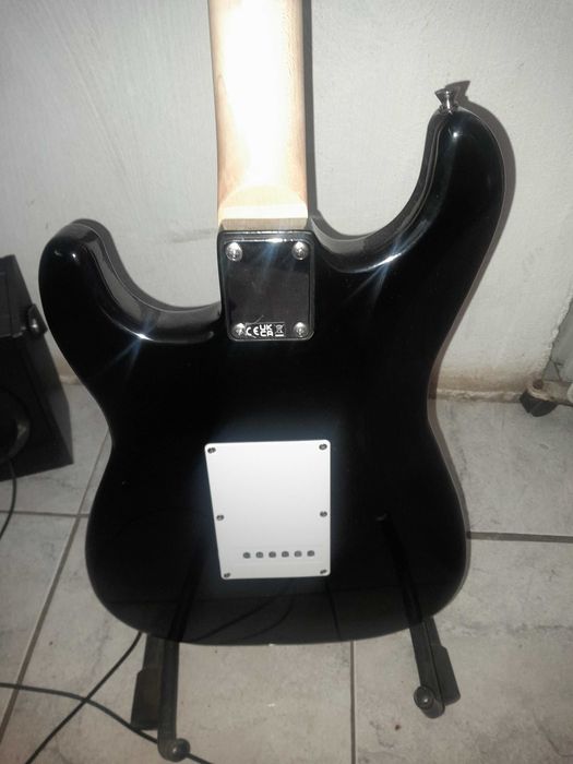 Guitarra eléctrica e Amplificador (novos)