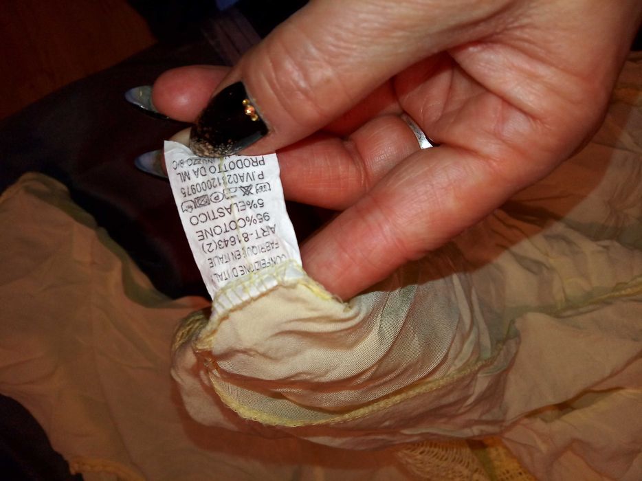 żółta bluzka odkryte ramiona