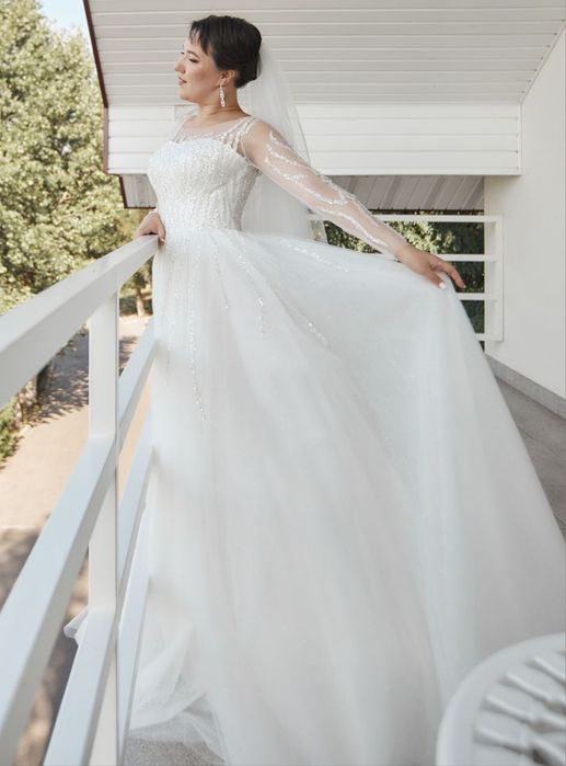 Продам весільну сукню