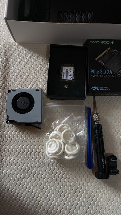 Steam Deck LCD 512GB + Dock + Extras