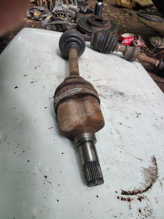 Полуось ліва коротка ford mondeo 3/ 2.0 бензин