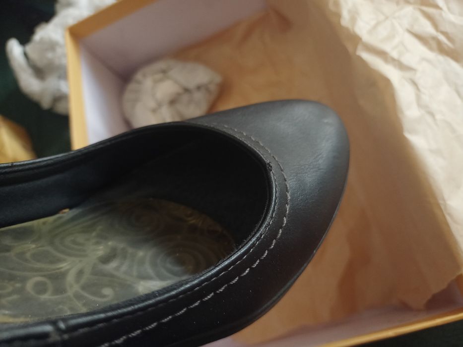 Buty na obcasie roz 39 Clara Barson CCC czarne półbuty