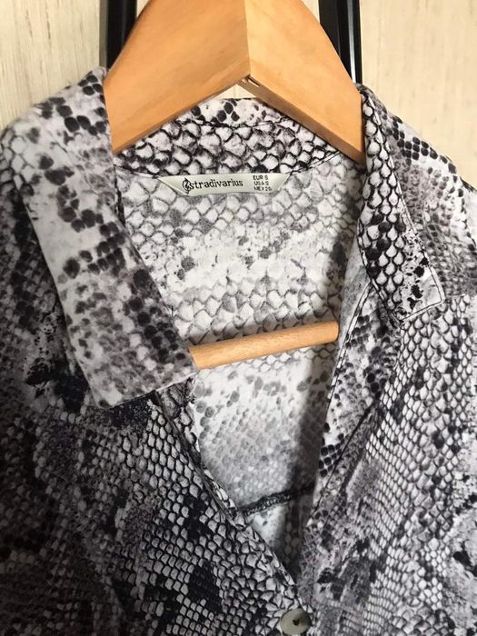Camisa efeito cobra Stradivarius