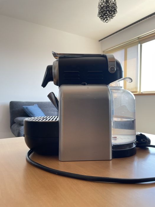 Máquina de Café Nespresso De'Longhi Essenza (Modelo EN 90)