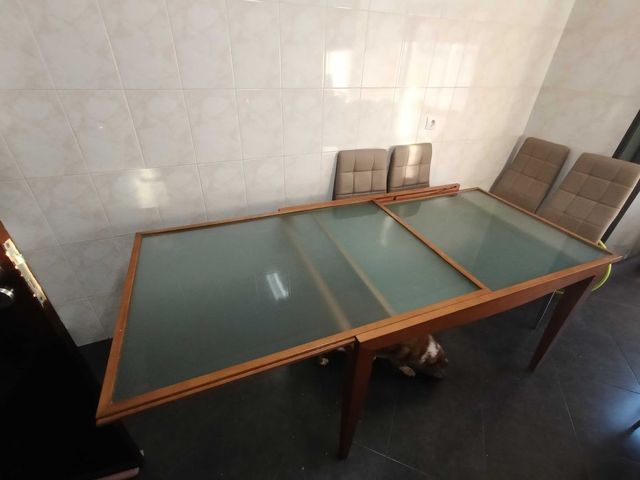 Mesa de jantar em vidro temperado