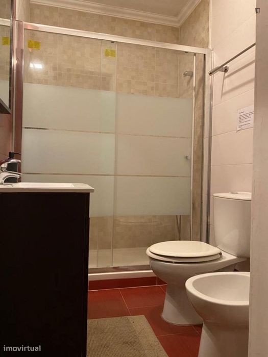 Quarto - localizado em Roma-Areeiro Lisbon