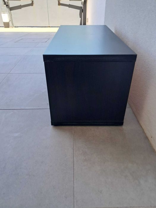 TV Sony Bravia com estante e suporte