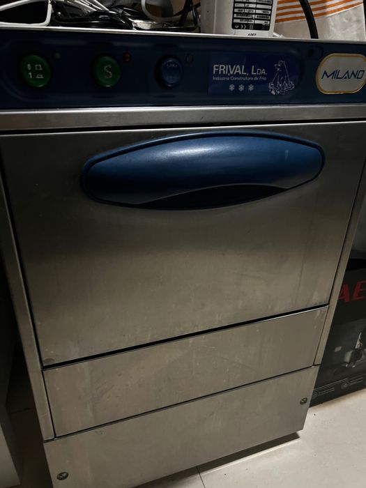 Máquina de lavar louça profissional