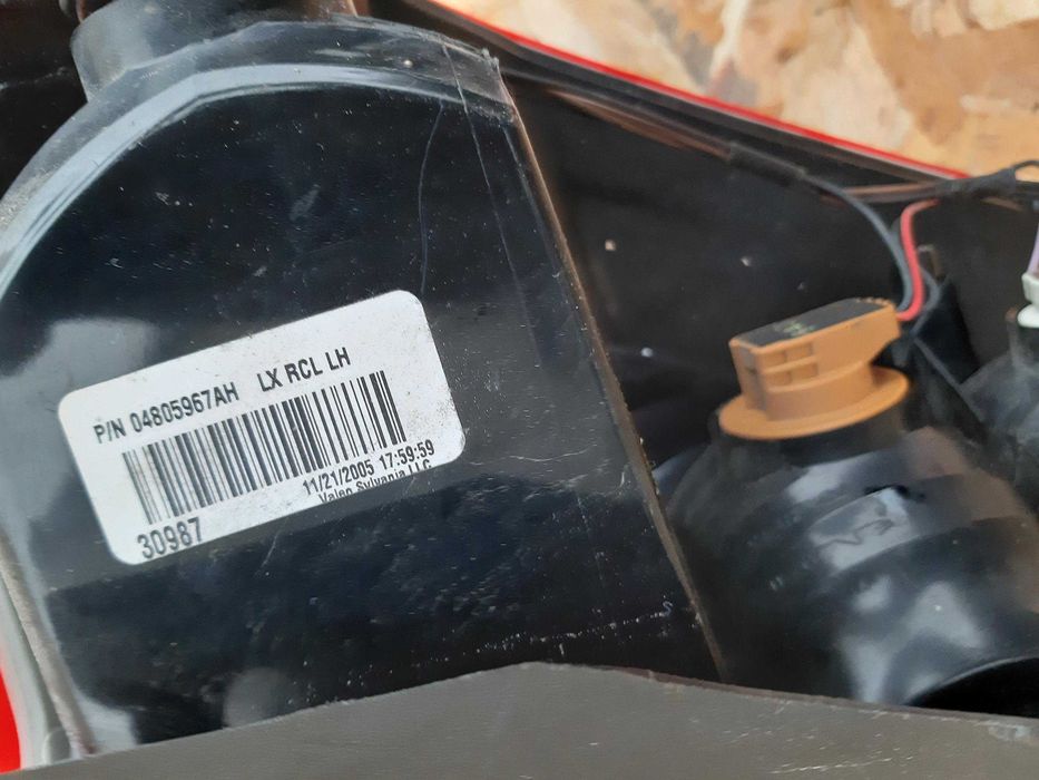 Lampa tylna Dodge Magnum Chrysler 300c kombi oryginał LH