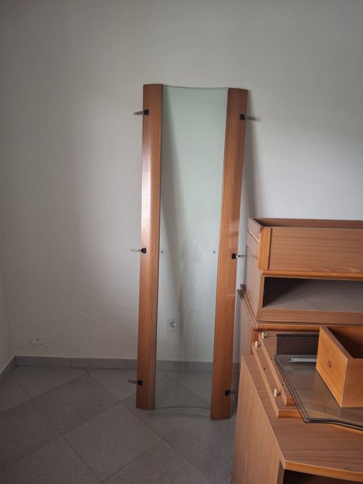 Móvel de sala com cristaleira