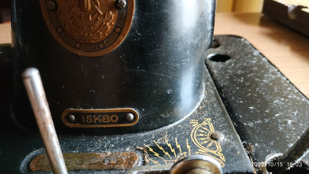 2 Máquinas Singer antigas com 70 anos