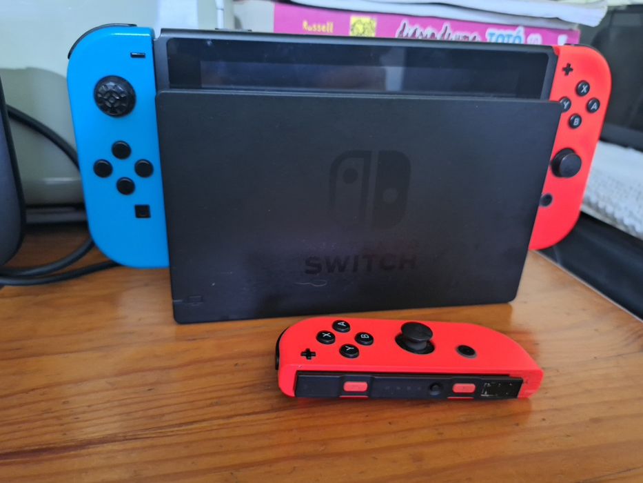 Nintendo switch azul e vermelha